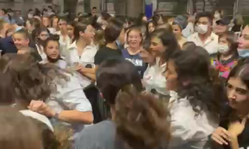 צפו: איילת שקד מפזזת בהקפות שניות