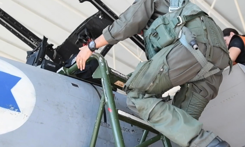 צפו: המראת מטוסי F-15 לתקיפה בתימן