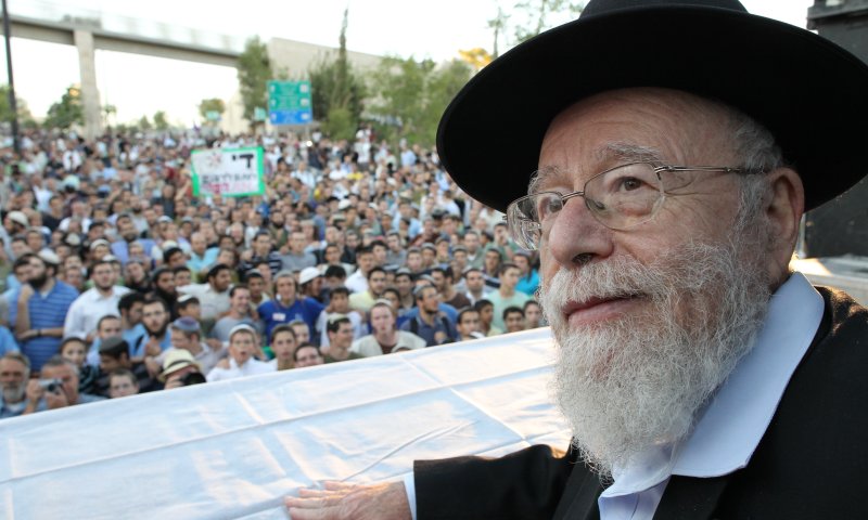 צפו: תושבי קרית ארבע נפרדים מהרב דוב ליאור