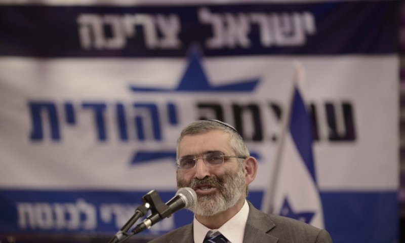 בן ארי נגד הרב גיסר: "לקבל משכן סכין בגב"