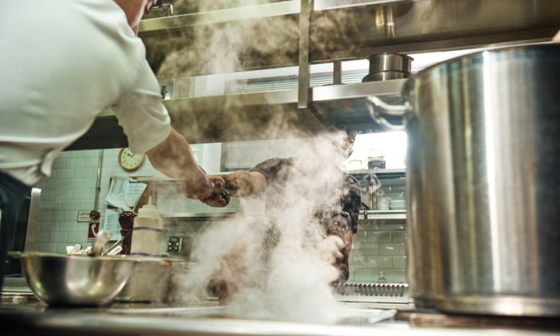 הרבנות: אין לברר יהדות של עובד מטבח בלי חשד סביר