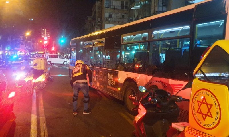 תאונת אוטובוס קשה בתל אביב: בן 30 מורדם ומונשם