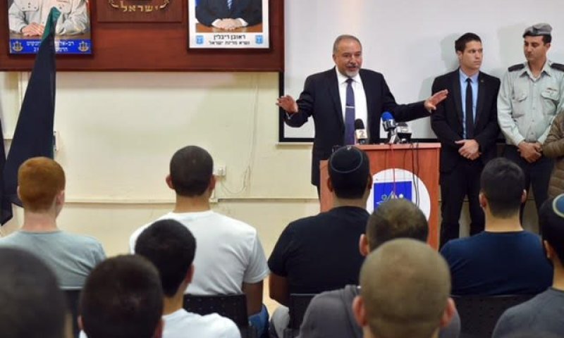 ליברמן נחוש: ביום רביעי שימוע לרב יגאל לוינשטיין