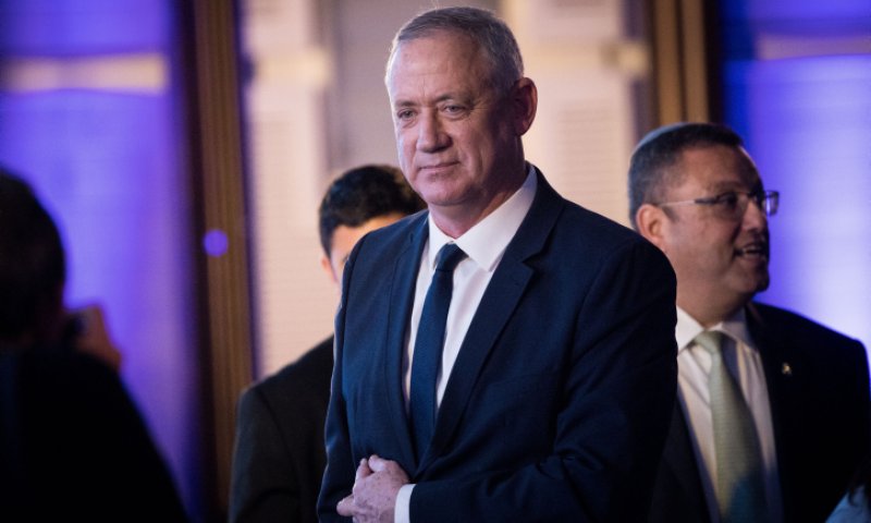 הסקר שגרם לגנץ לפרק את כחול לבן