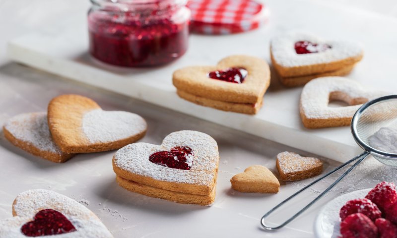 אופים אהבה: מתכון פשוט לעוגיות ריבה מתוקות