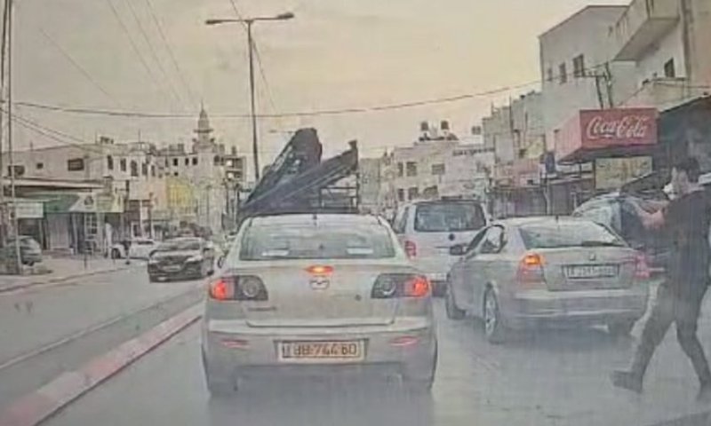 תיעוד הנס בחווארה: המחבל יורה מקרוב לעבר הרכב. צפו