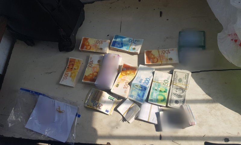 לוחמי מג"ב עצרו 2 ערבים החשודים בסחר בנשק