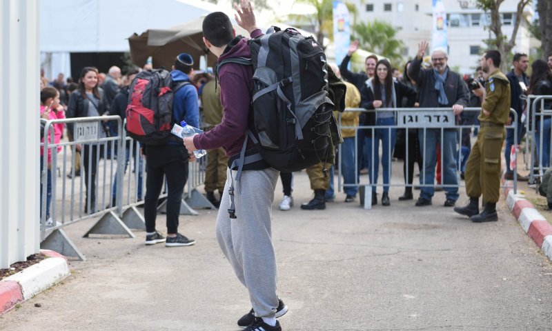 בצל משבר הסרבנות: גיוס מחזור הלוחמים יוצא לדרך