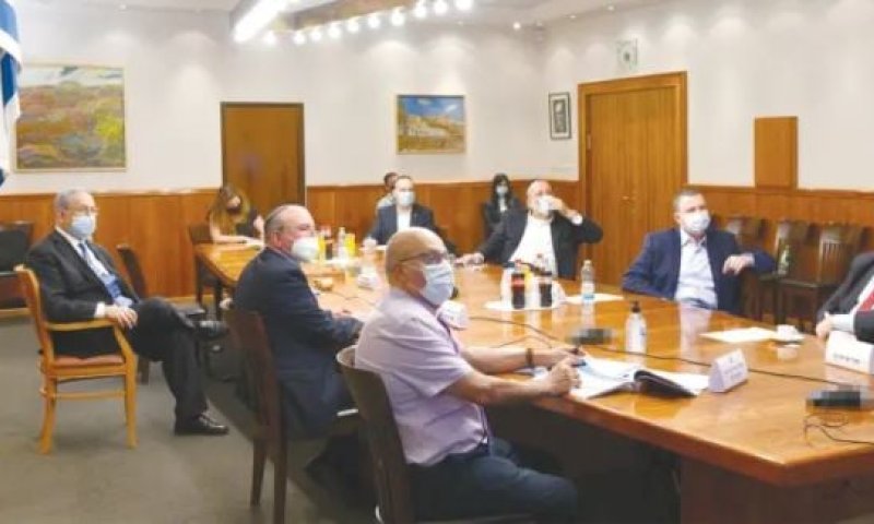 דרישה בקבינט לפתוח עסקים וגנים ביום ראשון