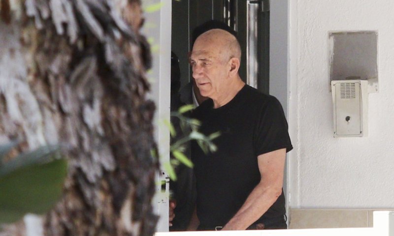 אולמרט יצא לחופשה ראשונה מכלא מעשיהו