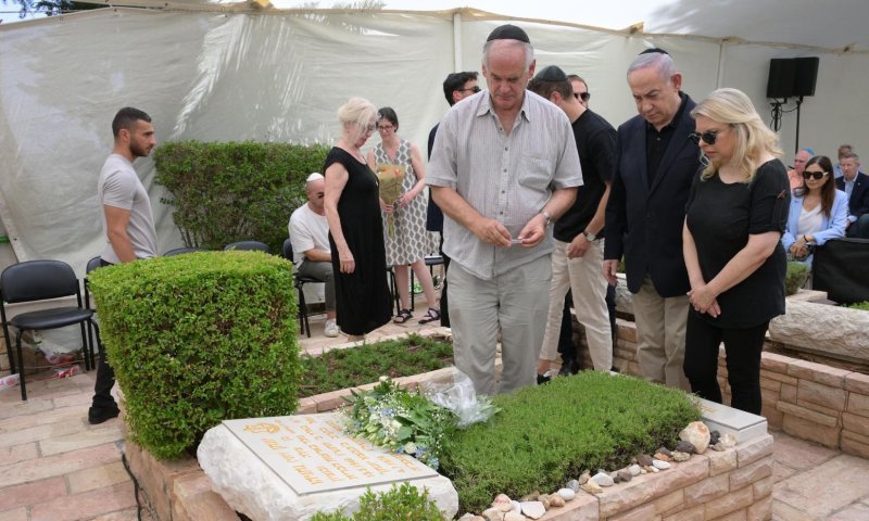 48 שנה בלי יוני: משפחת נתניהו התייחדה עם זכרו
