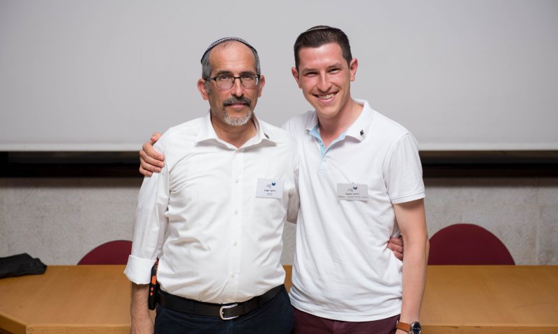 אב ובנו יחדיו על בימת הבוגרים: "זו גאווה גדולה"