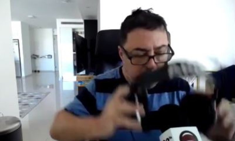 צפו: בן כספית נטש שידור על האסון במירון