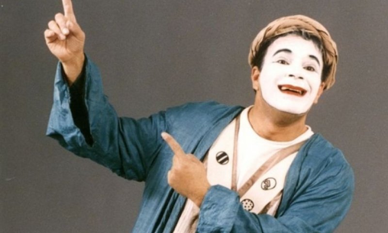 הצגה בגולה: גיבורים בעל כורחם