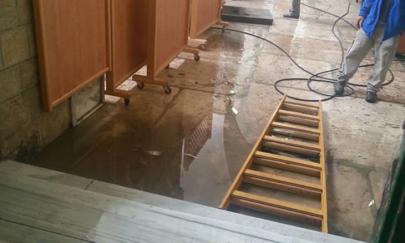 בזיון: הזנחה ושלוליות מים במערת המכפלה