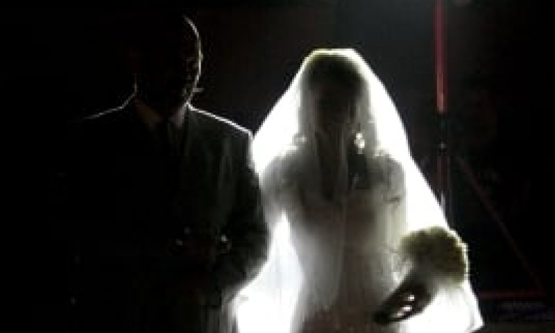 האם צריך לשמוע לאב שאוסר לבתו להתחתן עם ספרדי?