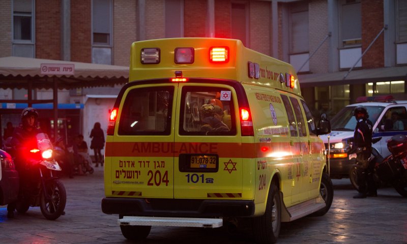 פיגוע דקירה באריאל; שני פצועים במקום