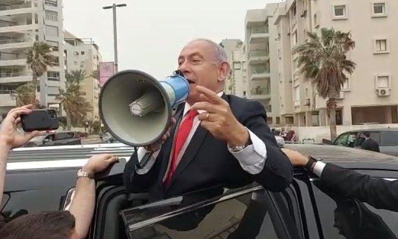 שוב עם המגפון: צפו בנתניהו ממריץ מצביעים