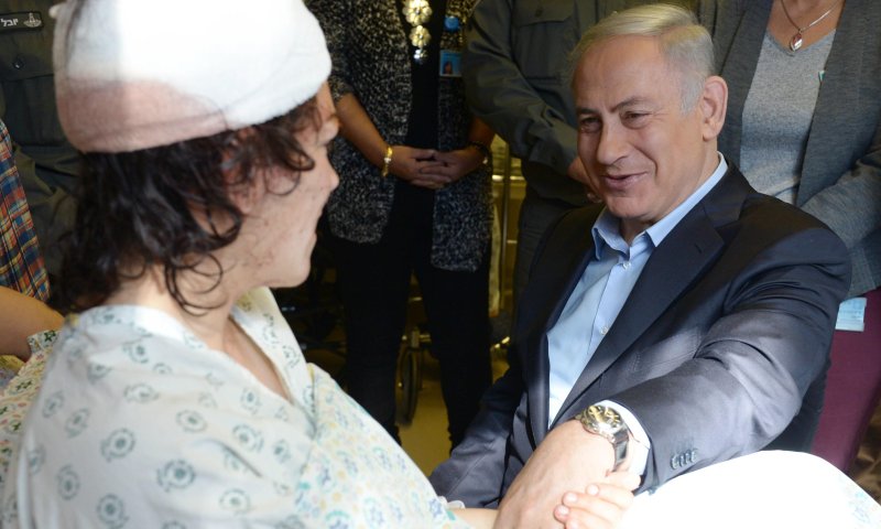 נתניהו לפצועה: "התגובה שלכם מנעה אסון עצום"