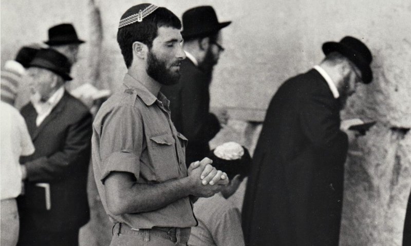 מכירים את האיש שבתמונה? הצלם רוצה לפגוש אותו