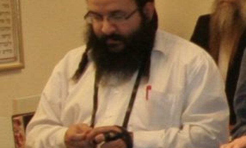 הרב רזיאל שבח: סֻלָּם מֻצָּב אָרְצָה וְרֹאשׁוֹ מַגִּיעַ הַשָּׁמַיְמָה