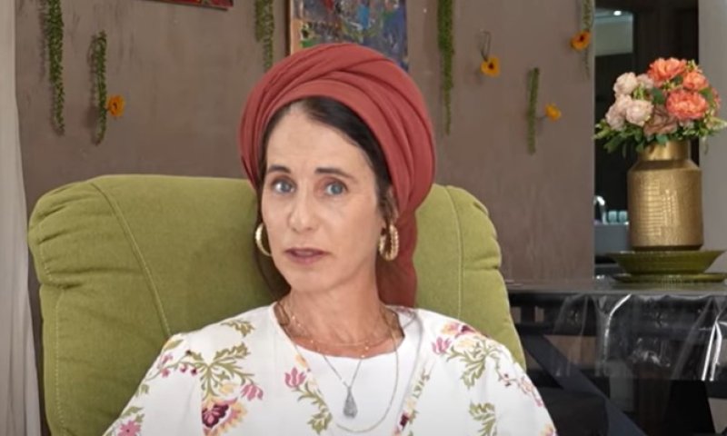 החתונה המפתיעה של המוזיקאית הסרוגה. צפו