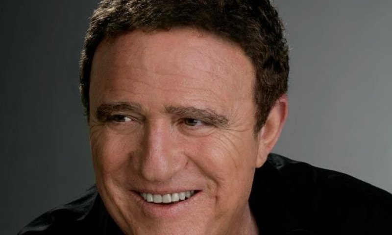 צפו: יהורם גאון מוביל פרויקט שירים לריקודי עם