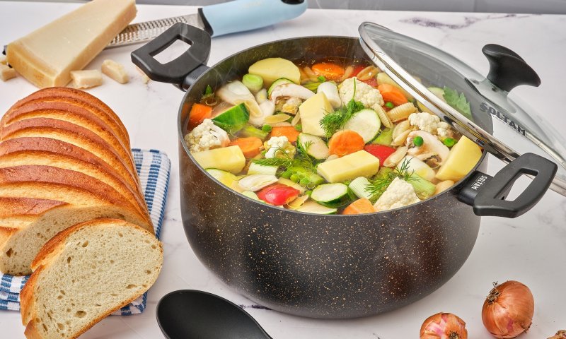 בדיוק בזמן: מתכון למרק ירקות חורפי ועשיר