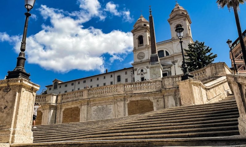 מחכים לעשן לבן: החל הכינוס בוותיקן לבחירת האפיפיור החדש