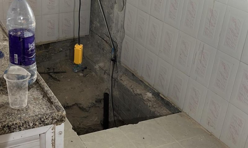 בתוך המסגד: בורות תת קרקעיים עם אמל"ח רב. צפו