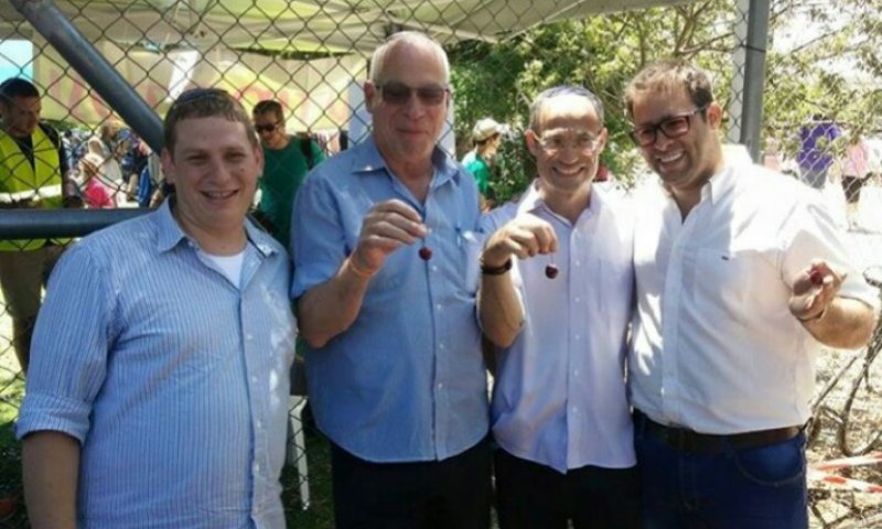 "גלאון רוצה לסמן את 10,000 האנשים האלה"