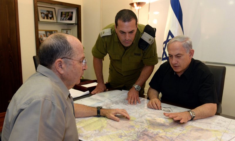 יעלון מסיר אחריות: אובמה חוסם הבנייה ביו"ש