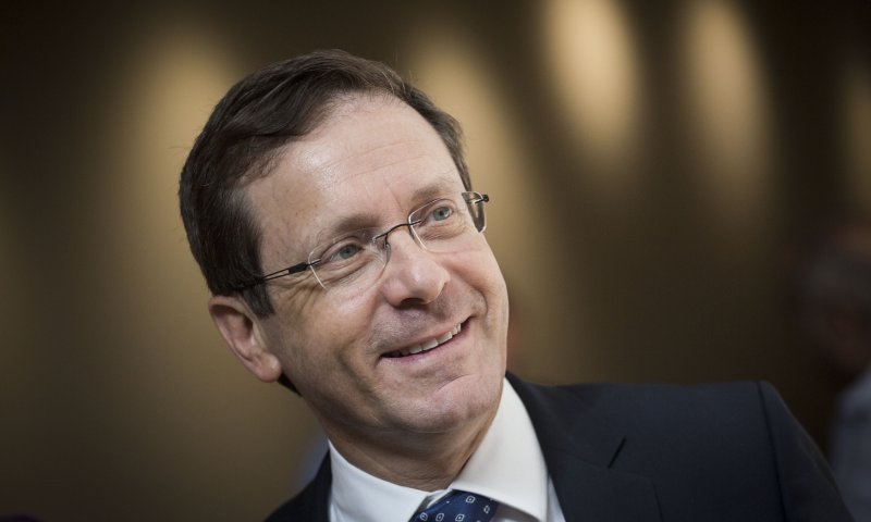 שבר ימינה בפתאומיות? בוז'י נחבל בתאונת דרכים