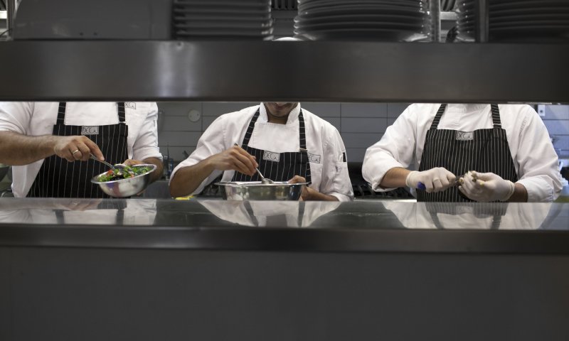 שיר של אש ושל קרח|ביקורת מסעדה