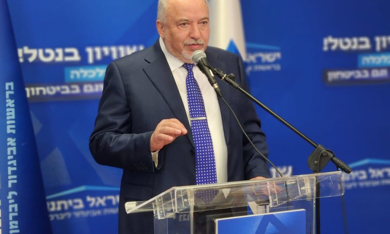 ליברמן מזהיר: "גנץ ולפיד יביאו לחזרתו של דרעי"