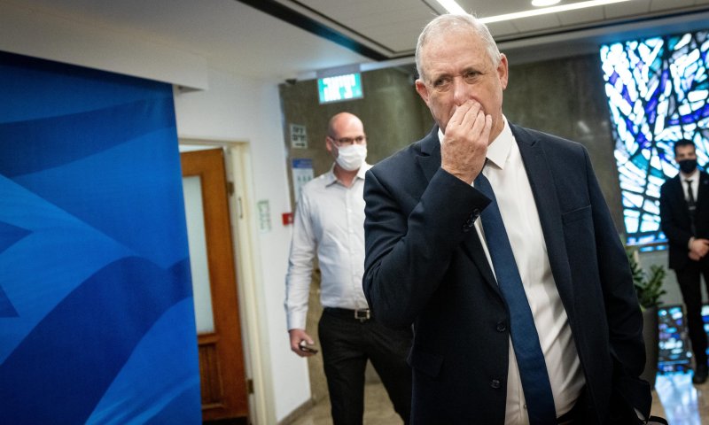 גנץ יבקש להגביר את מאמץ משרד הבטחון נגד התחלואה