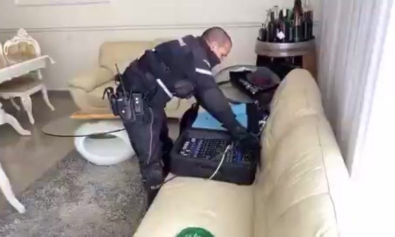 בשידור חי: המשטרה עצרה תפילה שהתקיימה בבני ברק