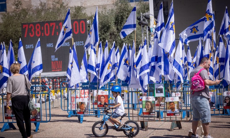 עוקפים מימין &ndash; מטה משפחות החטופים לממשלה: "עצרו את ההסכם"