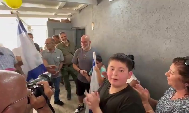 תיעוד מרגש: החטוף שלומי זיו חזר הביתה
