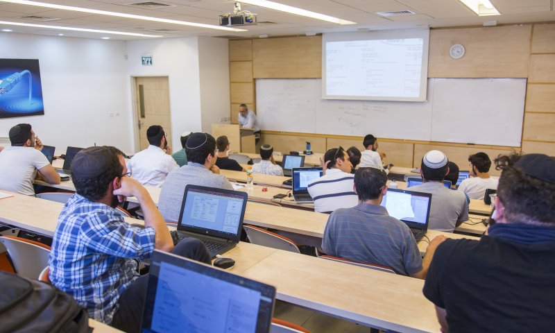 Advantage לתעסוקה תואר עם ערך מוסף