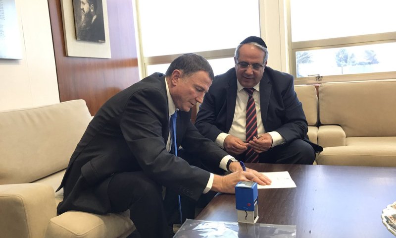 רשמית: ח"כ יגאל גואטה הגיש את מכתב ההתפטרות