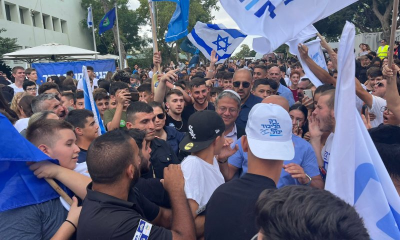 חברי הכנסת נוהרים לתיכון בליך ברמת גן