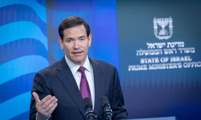 אחרי הביקור בישראל: רוביו נפגש עם אמיר קטאר