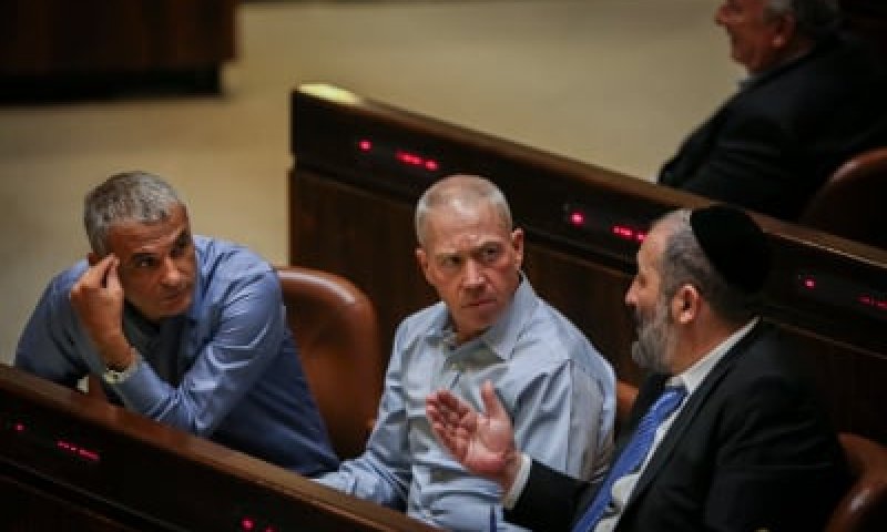 במקום יעלון? גלנט בוחן לערוק לליכוד