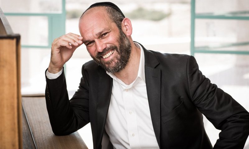 צפו: ההפתעה המשמחת של יונתן רזאל לכבוד שבועות