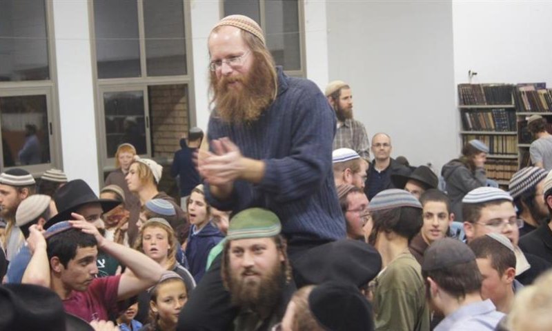 מאות חגגו את שובו של בעז אלברט ליצהר