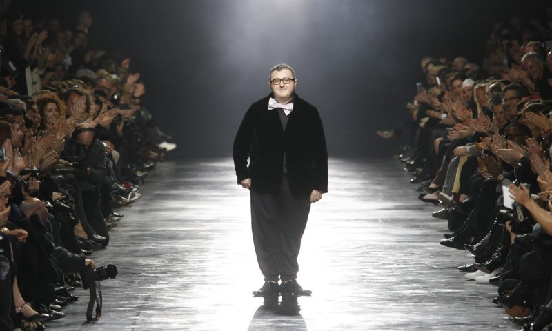 התערוכה לזכר אלבר אלבז, המעצב הישראלי המצליח בעולם