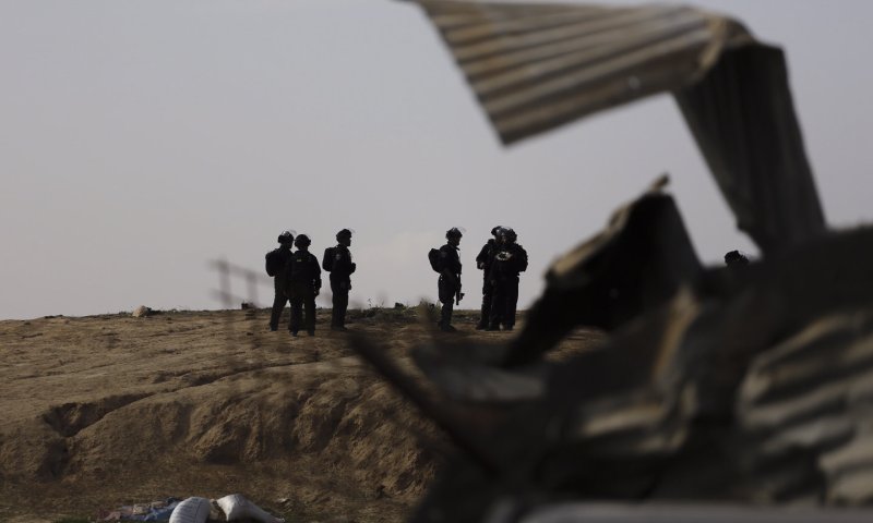 הבוקר: פינוי המאחז הבדואי שתוקע את כביש 6