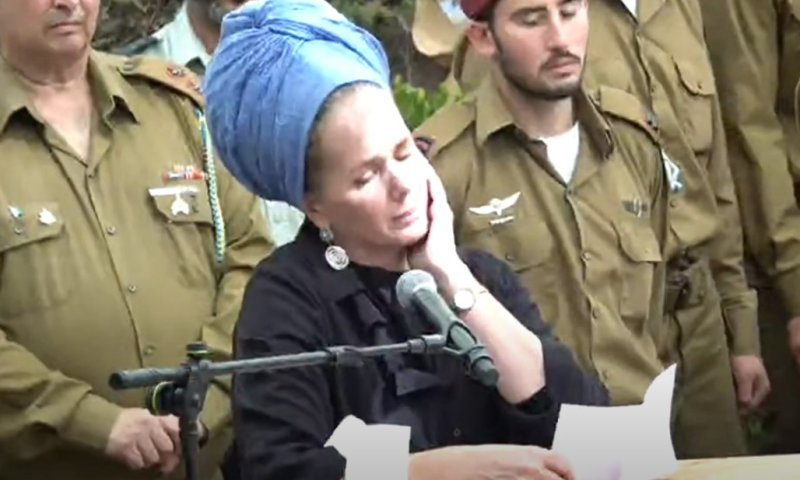 תמר אטינגר בהלוויה: "אבא אחיעד, מוזמן להקביל פני בנך"