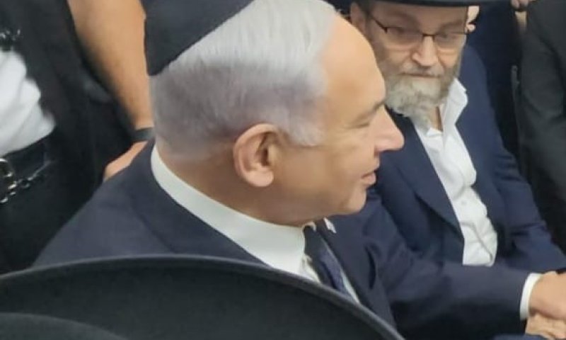 נתניהו הגיע לניחום אבלים בבית הרב אדלשטיין